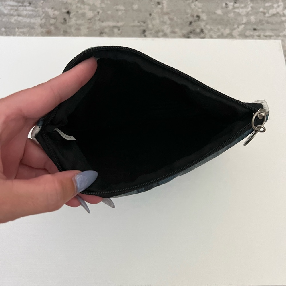 Typo Pouch - Picture 5 of 5